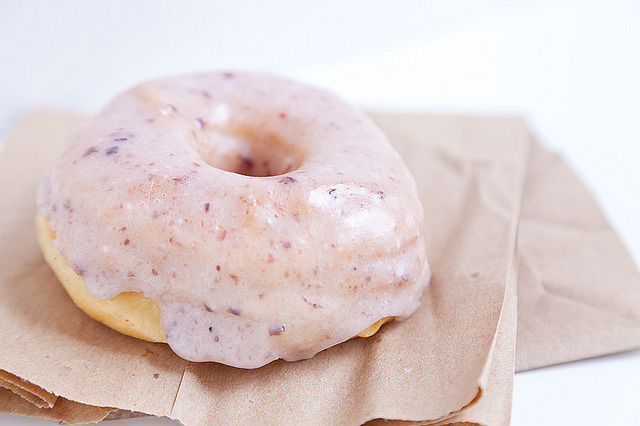 Dun-Well vegan blueberry donut by Joe Labate on Flickr.