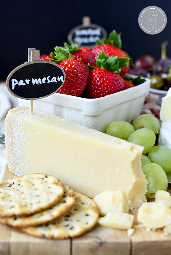 How to Make a Cheese Platter for Entertaining